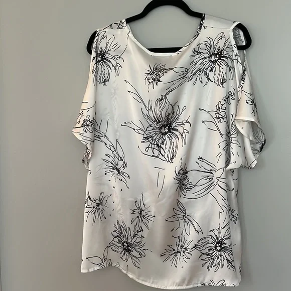 Cold shoulder top - Picture 5 of 5